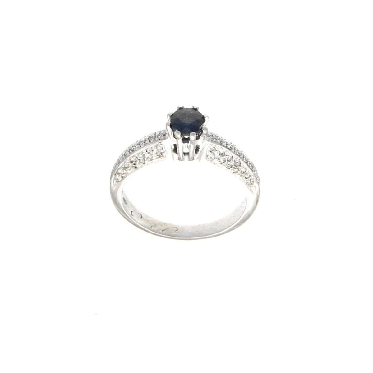 Solitaire white gold sapphire ring with carat diamonds 0.31 G-VS1