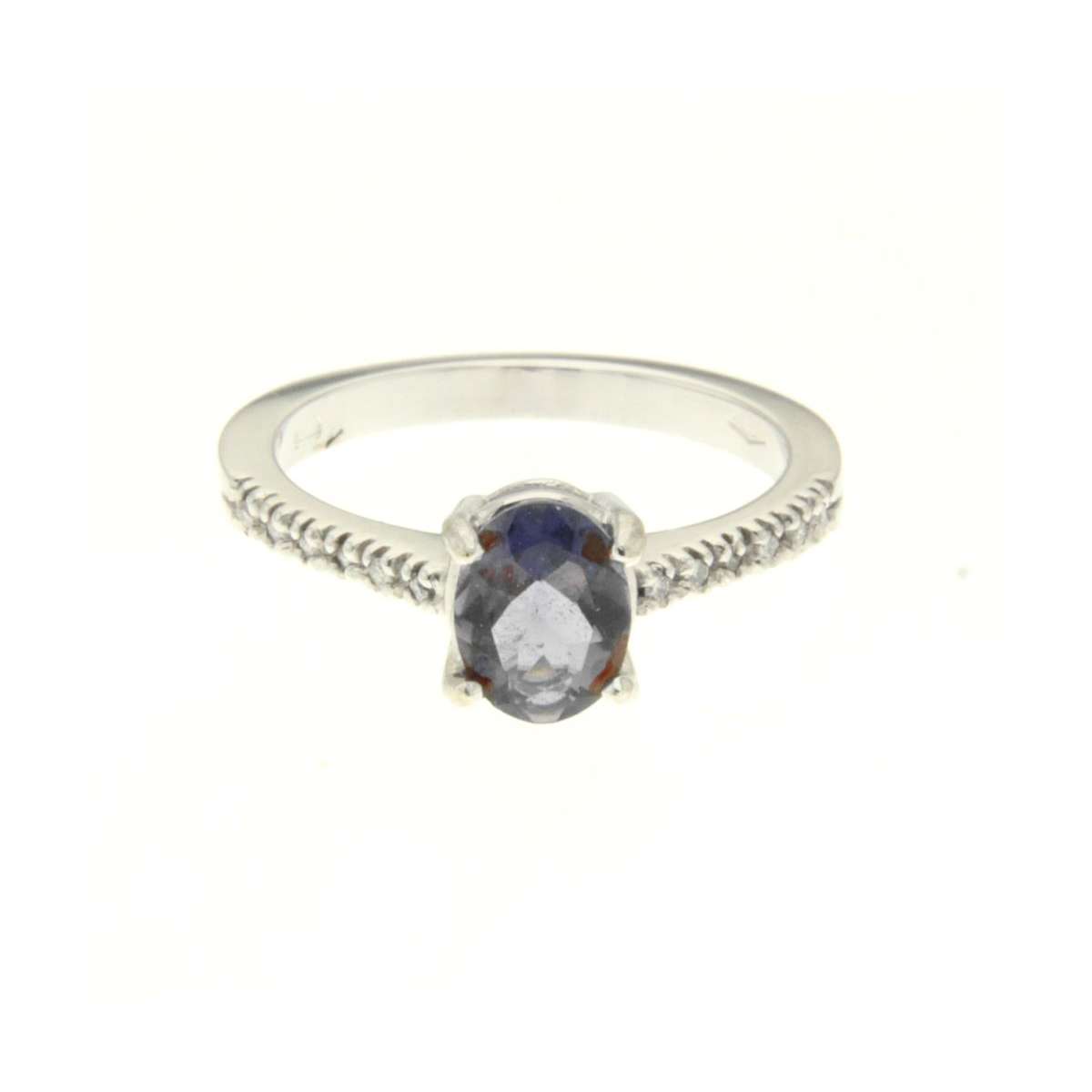 White gold ring with iolite 0.94 cts. Diamonds 0.06 carats G-VS1