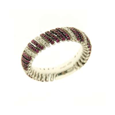 White gold ring ruby 0.97 cts. 0.29 carats diamonds G-VS1