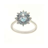 Anello con topazio azzurro carati 1.90 e diamanti carati 0,12 G-VS1 Anello con topazio azzurro carati 1.90 e diamanti carati 0,12 G-VS1