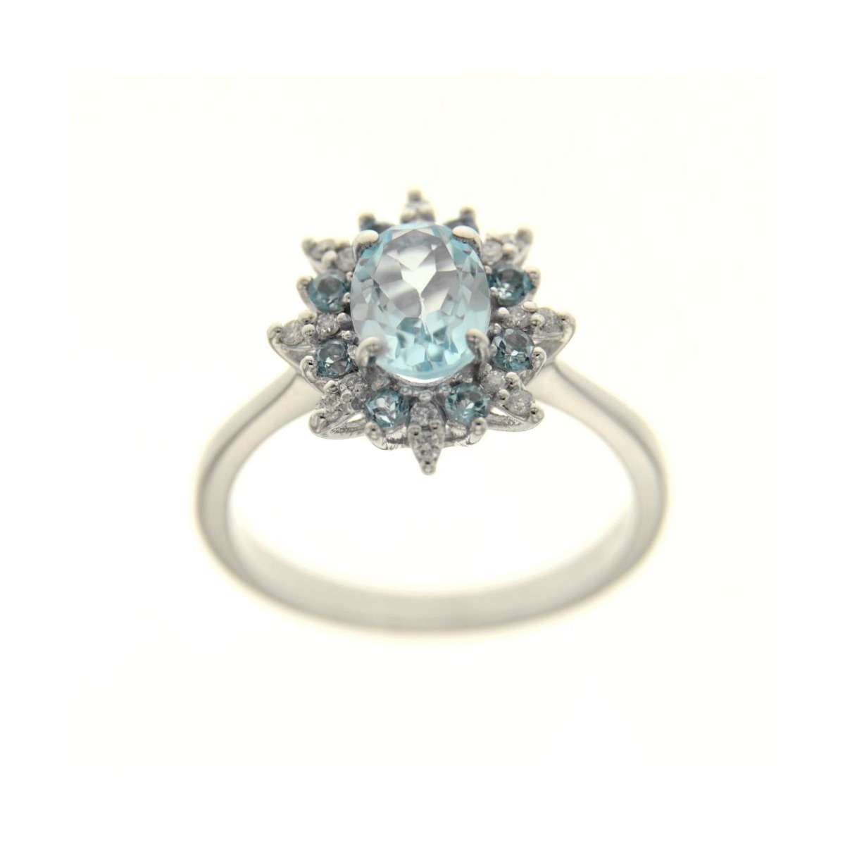 Ring with 1.90 carat blue topaz and 0.12 carat diamonds G-VS1