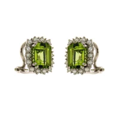 Earrings with peridot green color and carat diamond 0.42