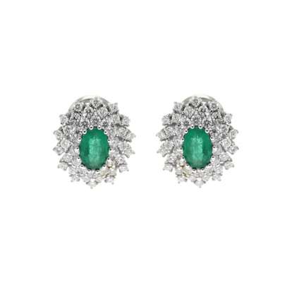 Earrings with 0.93 carat emeralds and 0.90 carat diamonds g-vs1
