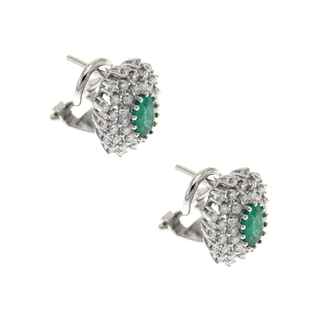 Earrings with 0.93 carat emeralds and 0.90 carat diamonds g-vs1