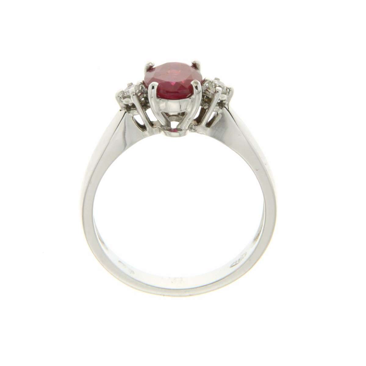 White gold ring ruby 1.33 cts. 0.10 carats diamonds G-VS1