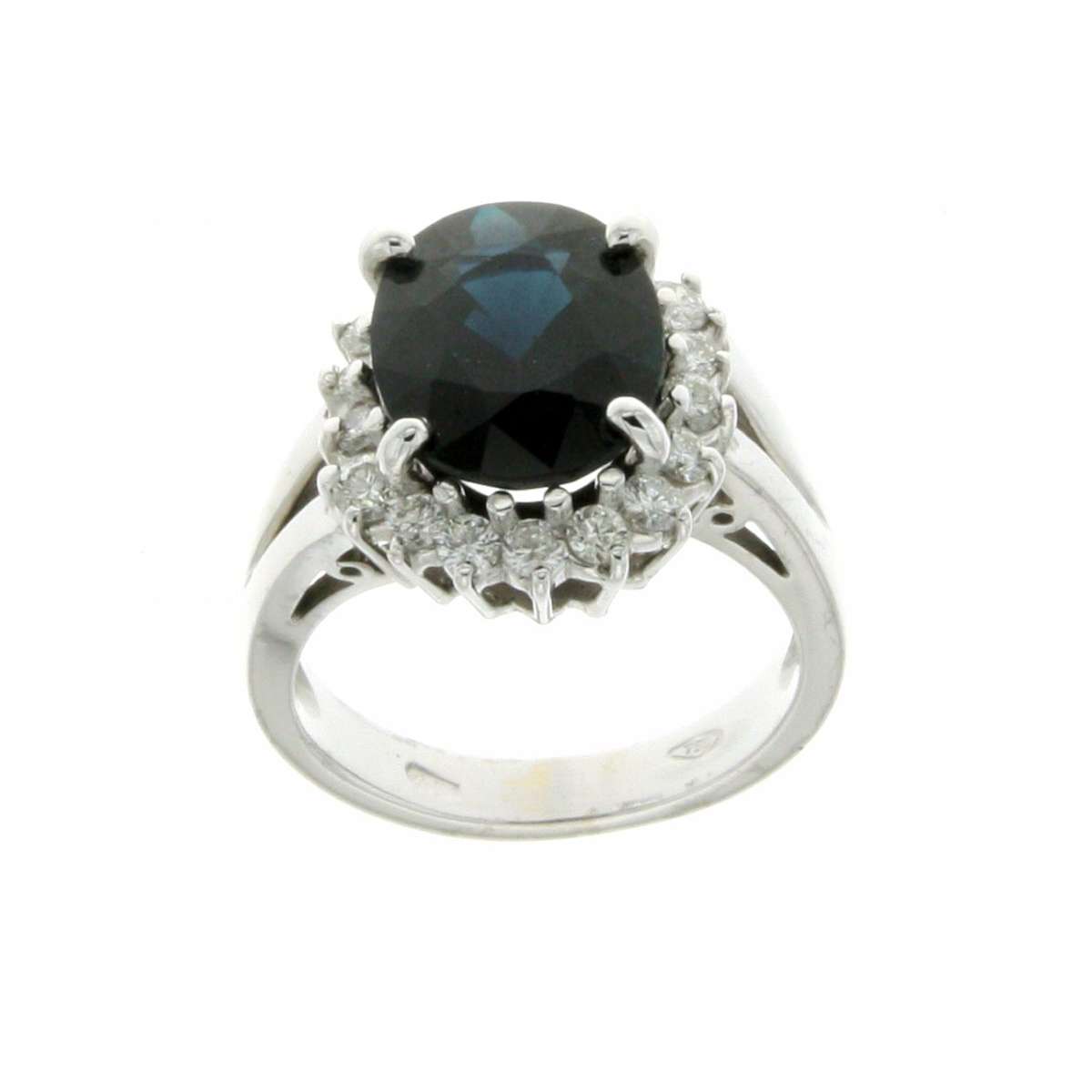 White gold ring central blue sapphire 5.20 cts. 0.62 carats diamonds frame G-VS1