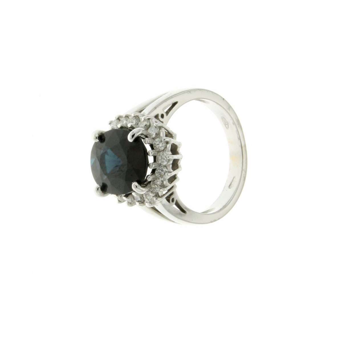 Anello con zaffiro blu carati 5,20 e  diamanti ct 0,62 G-VS1 