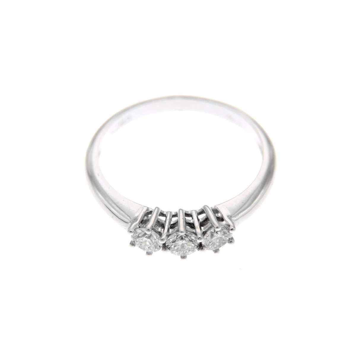 Trilogy ring with 0.47 carat diamonds G-VS1