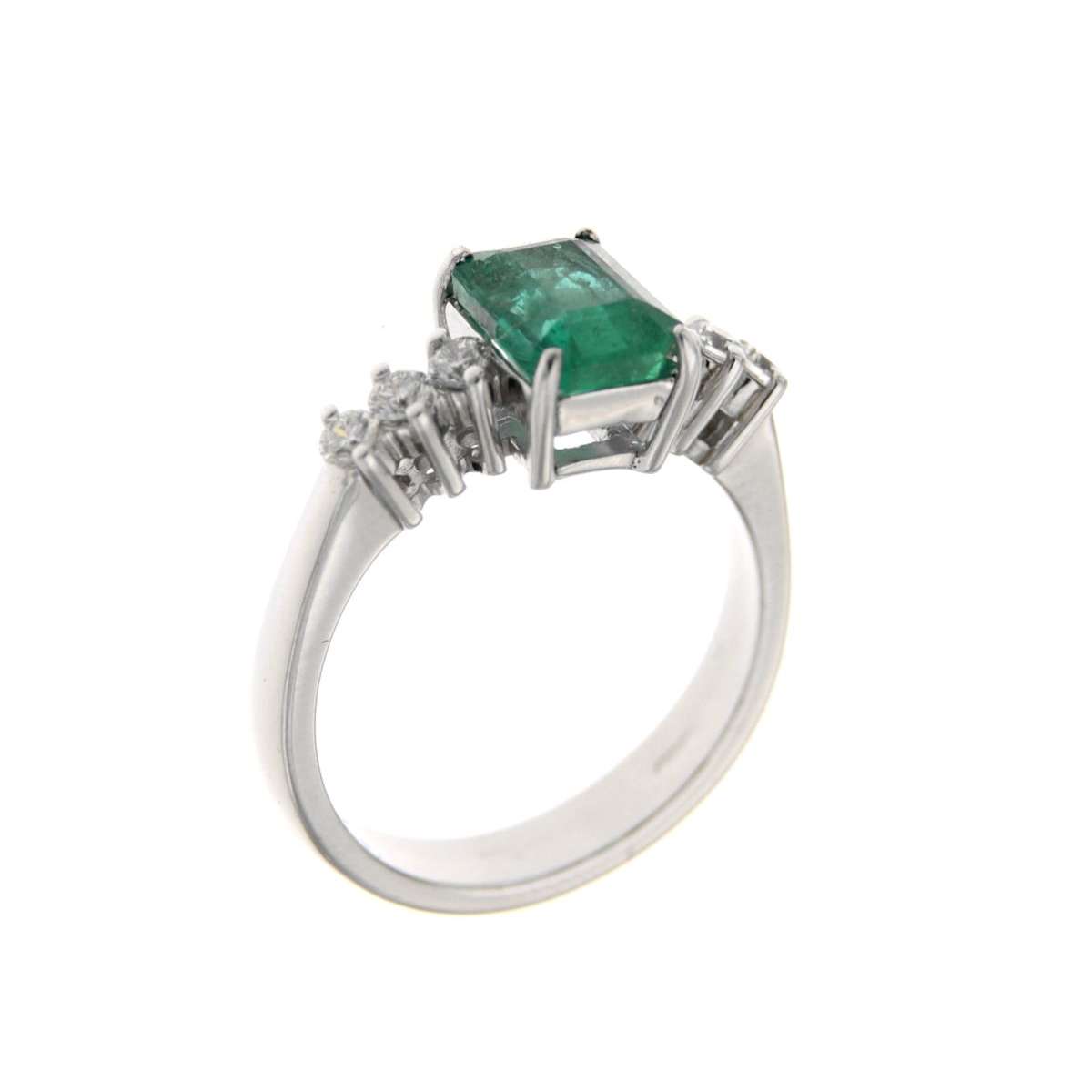 Ring with emerald carat 1.60 diamonds ct 0.27 g-vs1