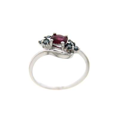 Ring with 0.47 carat ruby ​​and 0.18 carat fancy color diamonds