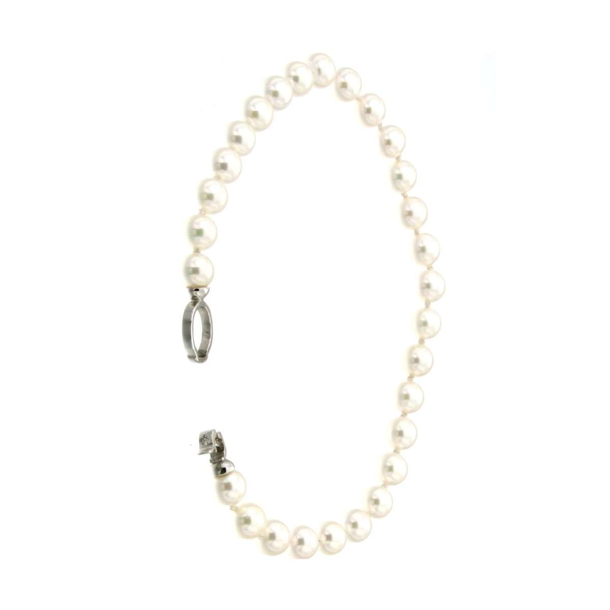 Pearl bracelet 6mm white gold clasp 0.02 carats diamonds G-VS1