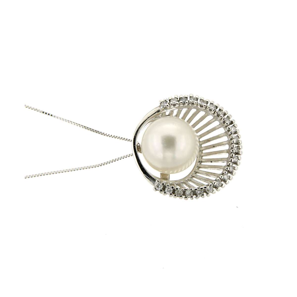 Pearl necklace 9mm 0.13 carats diamonds G-VS1