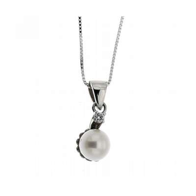 Pearl necklace 5.5mm 0.03 carats diamonds G-VS1