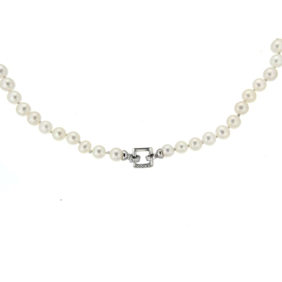 Pearl choker white gold central square clasp 0.01 carats diamonds G-VS1