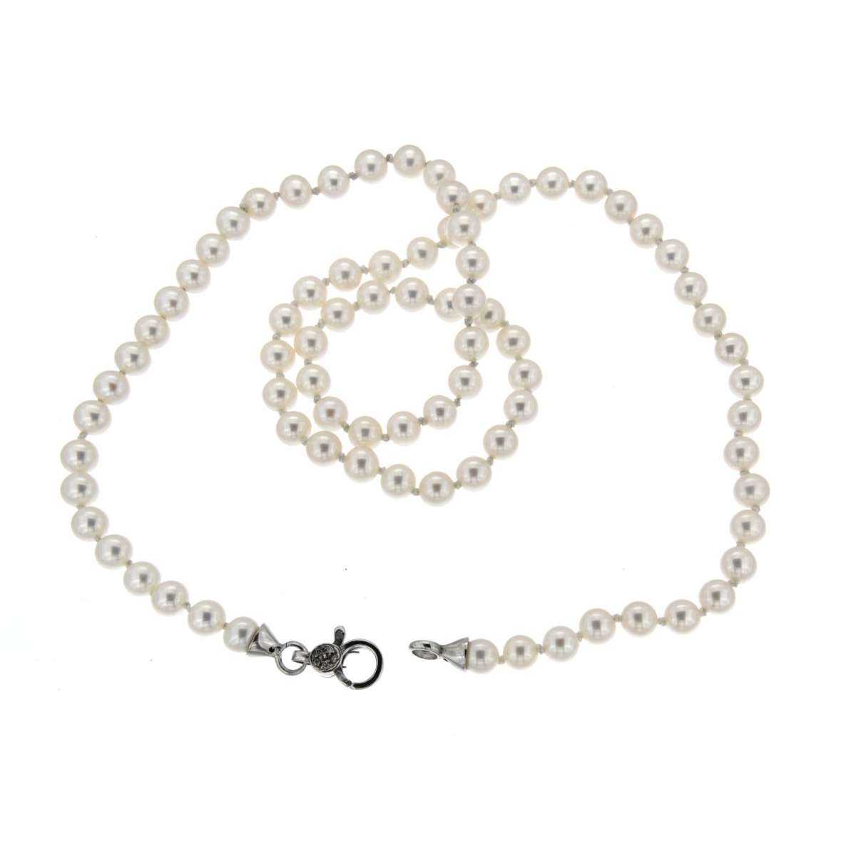 Pearl choker with white gold central Springring clasp 0.03 carats diamonds G-VS1