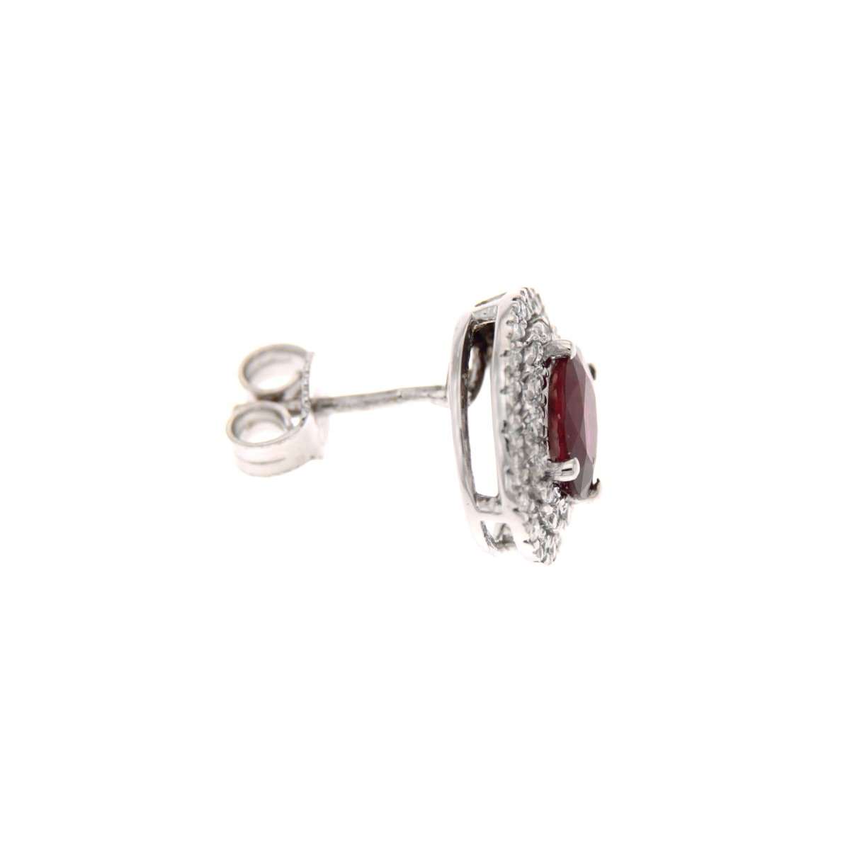Earrings with 1.44 carat red rubies and 0.40 carat diamonds g-vs1