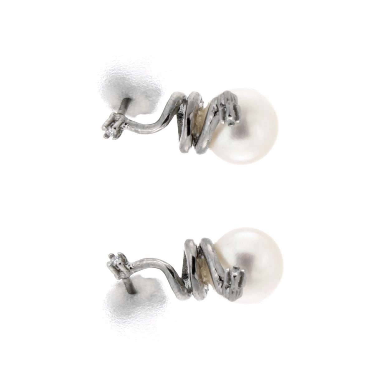 Orecchini con perle mm 7,50 e diamanti carati 0,4 G-VS1