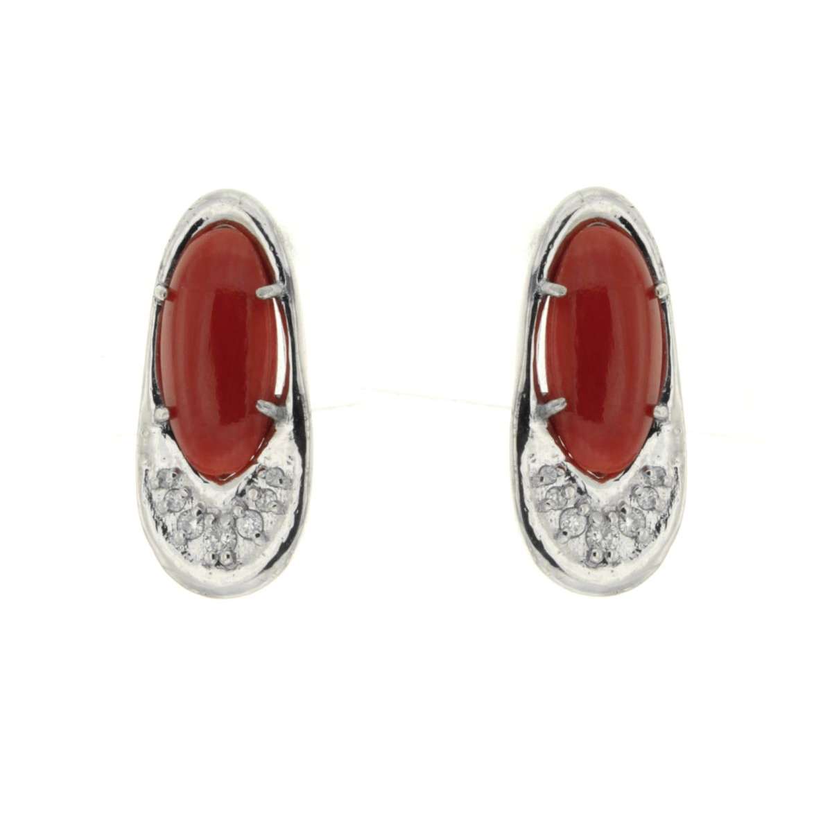 Oval earrings with red coral 4.70 cts. 0.10 carats brilliant-cut diamonds G-VS1