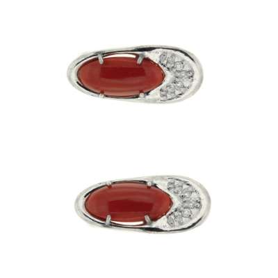 Oval earrings with red coral 4.70 cts. 0.10 carats brilliant-cut diamonds G-VS1