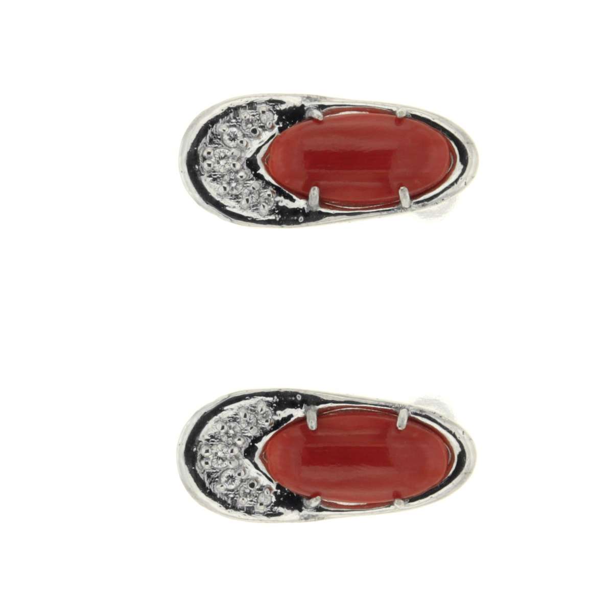 Orecchini ovali con corallo rosso carati 4,70 diamanti carati 0,10 G-VS1