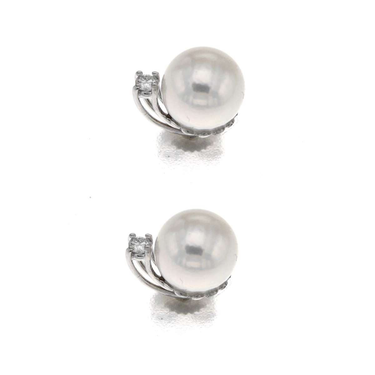 Orecchini con perle mm 7.5-8  e diamanti carati 0,08 G-VS1
