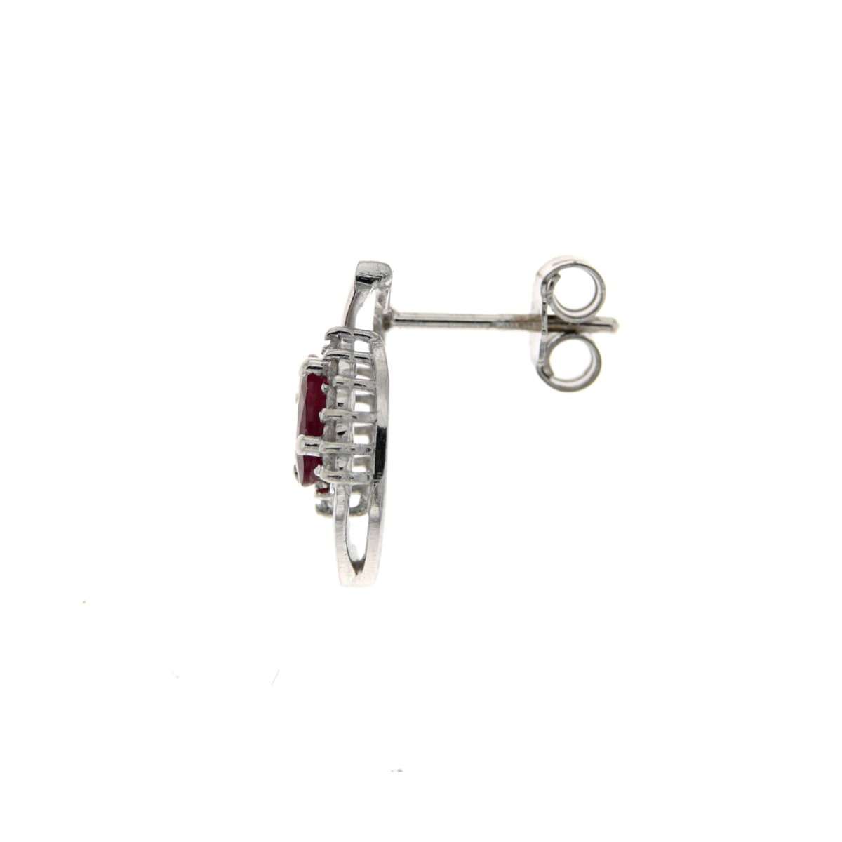 Orecchini con rubini ovali carati 1.20 diamanti carati 0.15 g-vs1