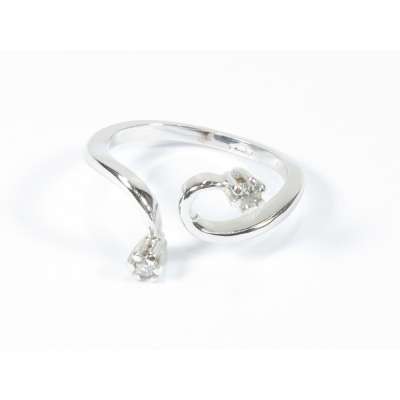 Contrarie Ring white gold 0.12 carats diamonds G-VS1 Valentine's Day