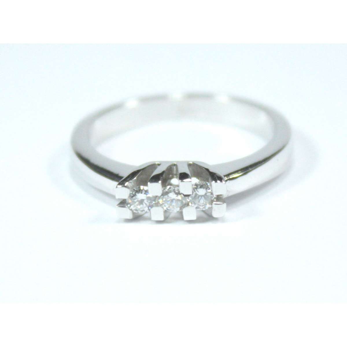 Trilogy ring 0.10 carats diamonds G-VS1