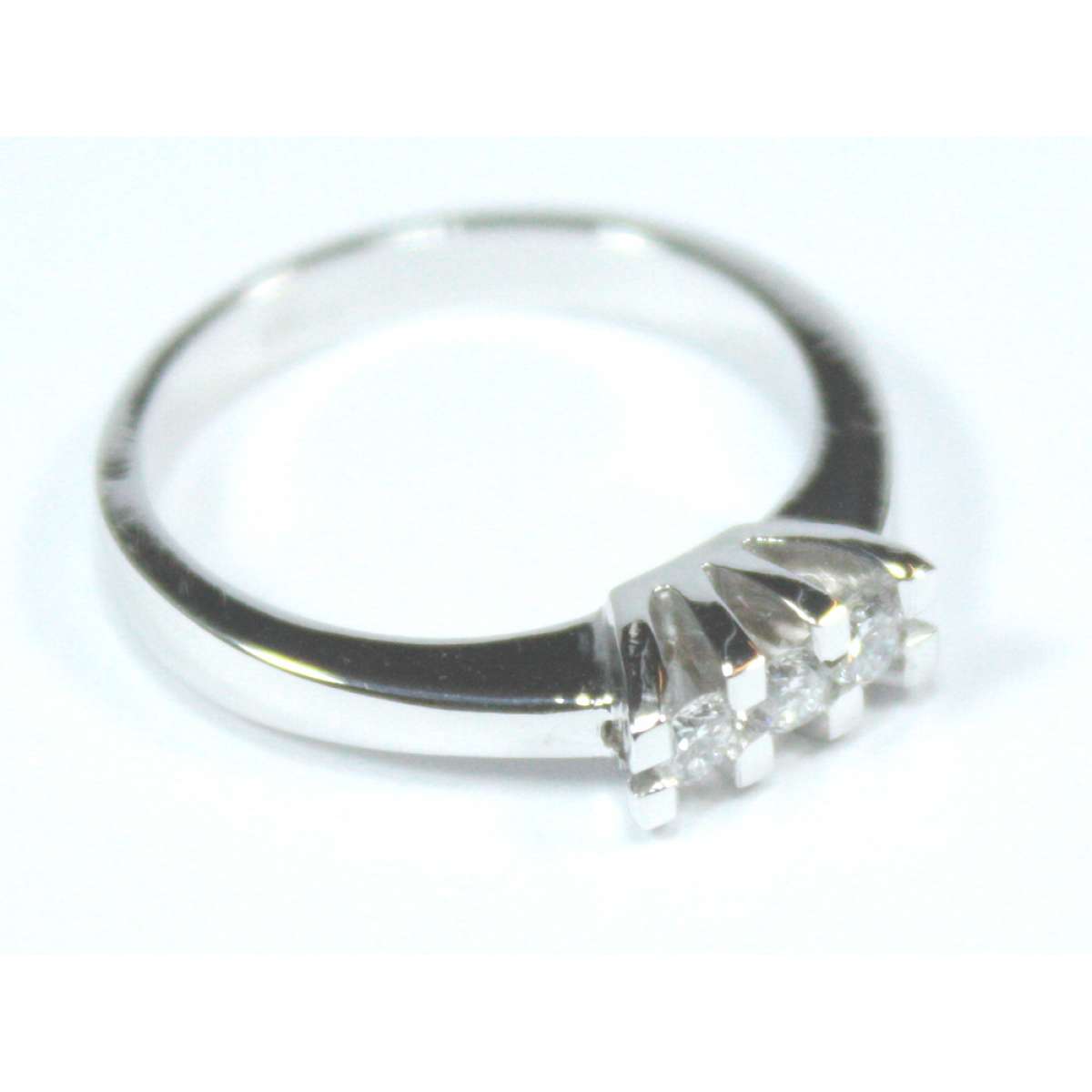 Trilogy ring 0.10 carats diamonds G-VS1