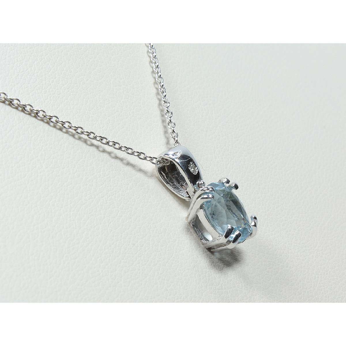 Necklace with pendant 1.88 cts. aquamarine 0.01 carats diamonds G-VS1