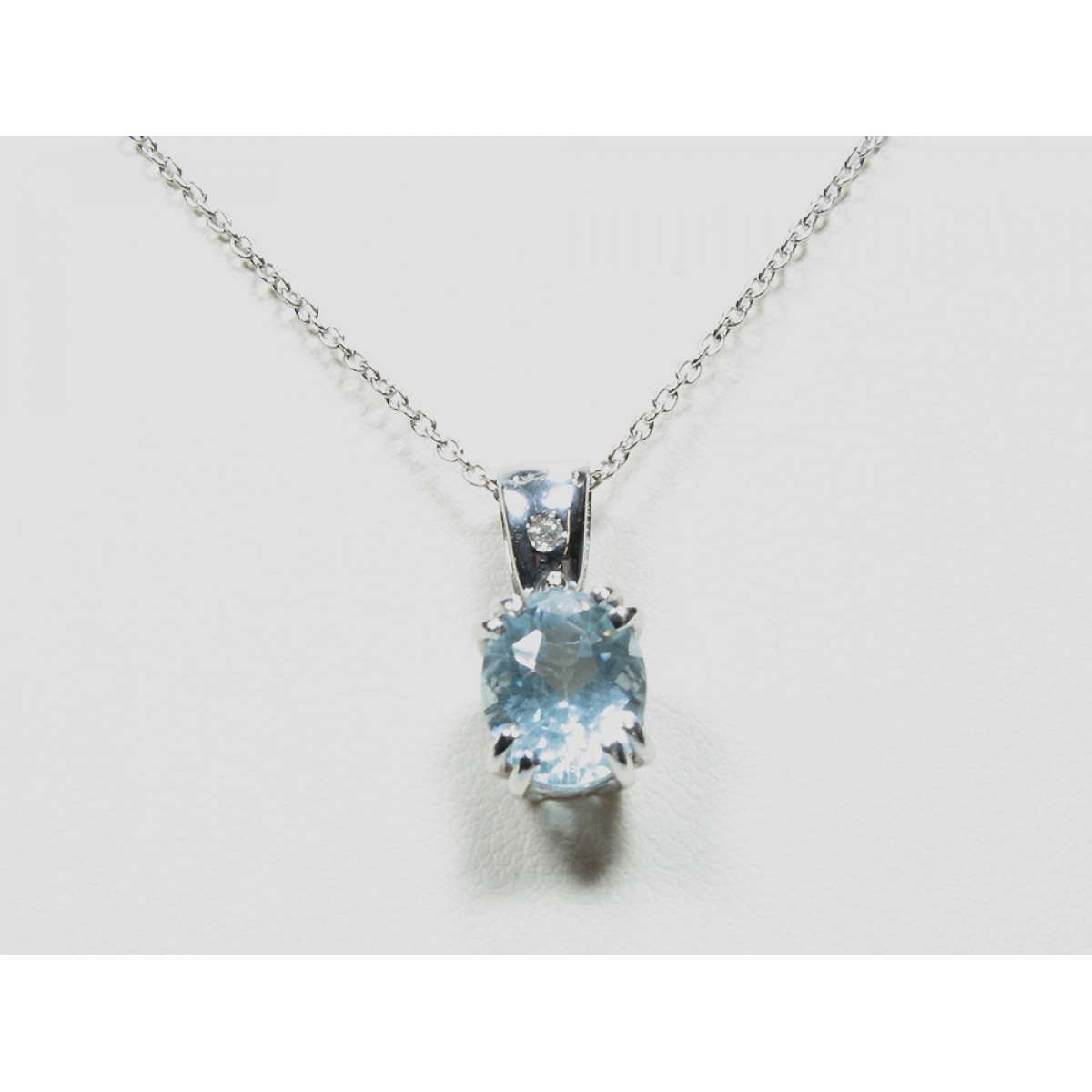Necklace with pendant 1.88 cts. aquamarine 0.01 carats diamonds G-VS1