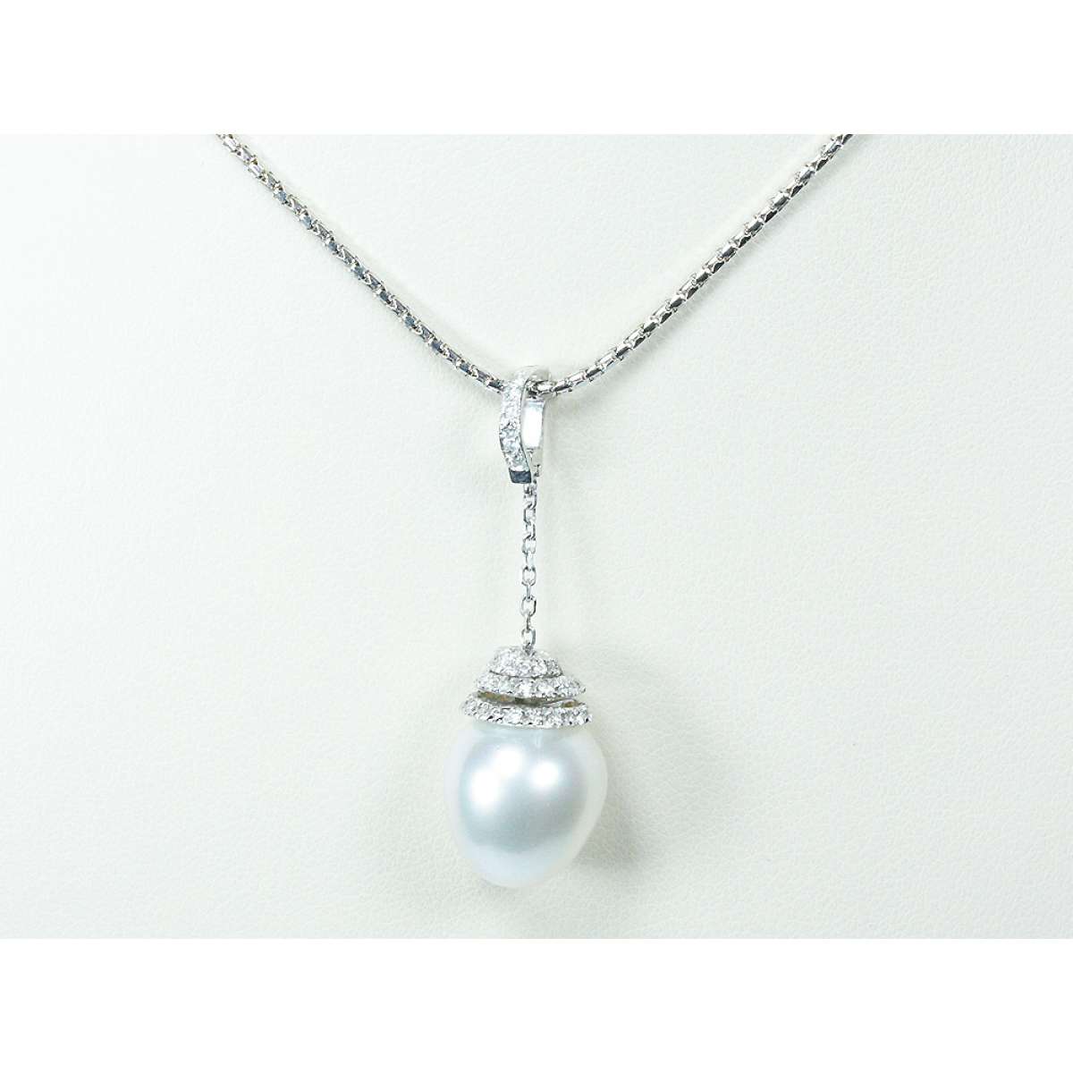 White gold necklace with irregular Australian pearl 12mm 0.36 carats diamonds G-VVS1