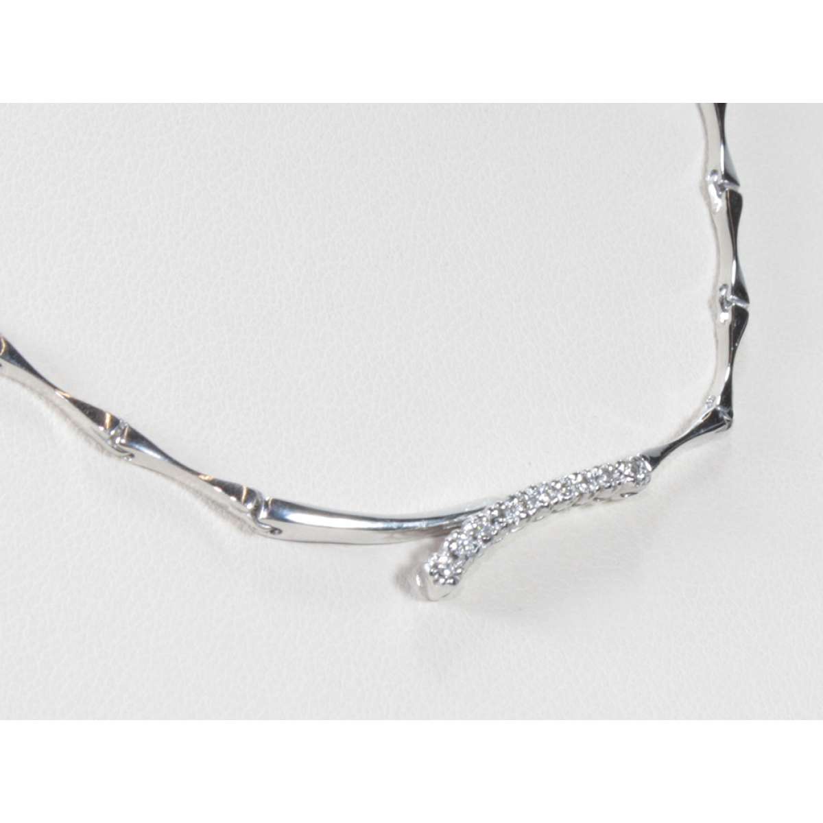 White gold semi-rigid choker 0.07 carats diamonds G-VS1