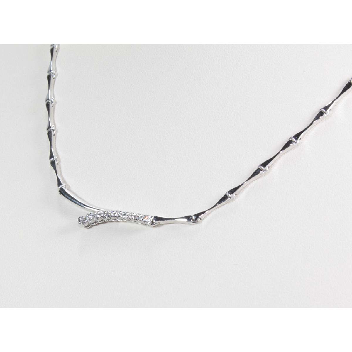 White gold semi-rigid choker 0.07 carats diamonds G-VS1