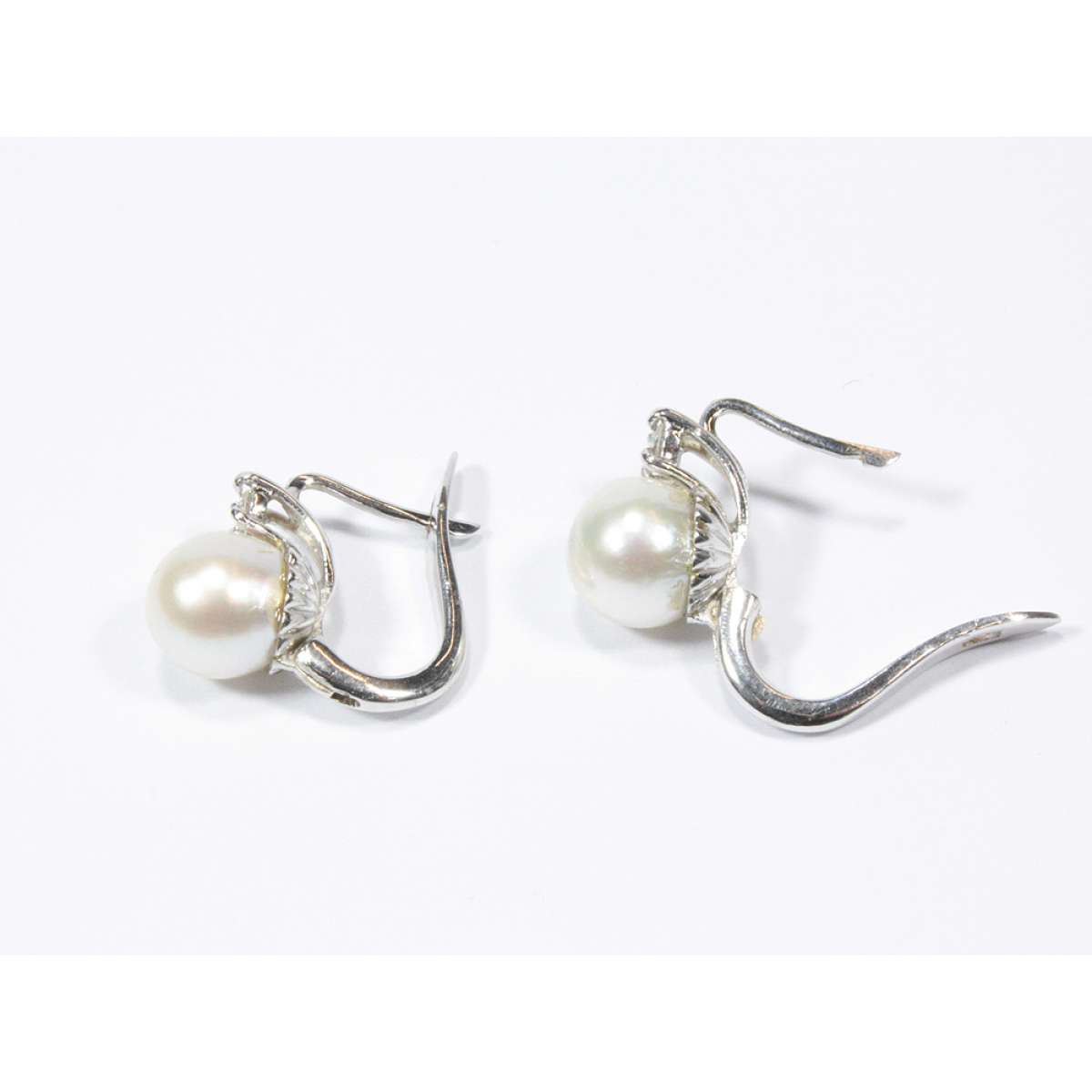 Earrings pearls 8mm 0.10 carats brilliant-cut diamonds G-VS1