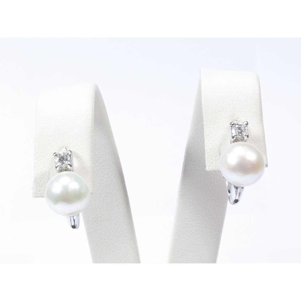 Earrings pearls 8mm 0.10 carats brilliant-cut diamonds G-VS1