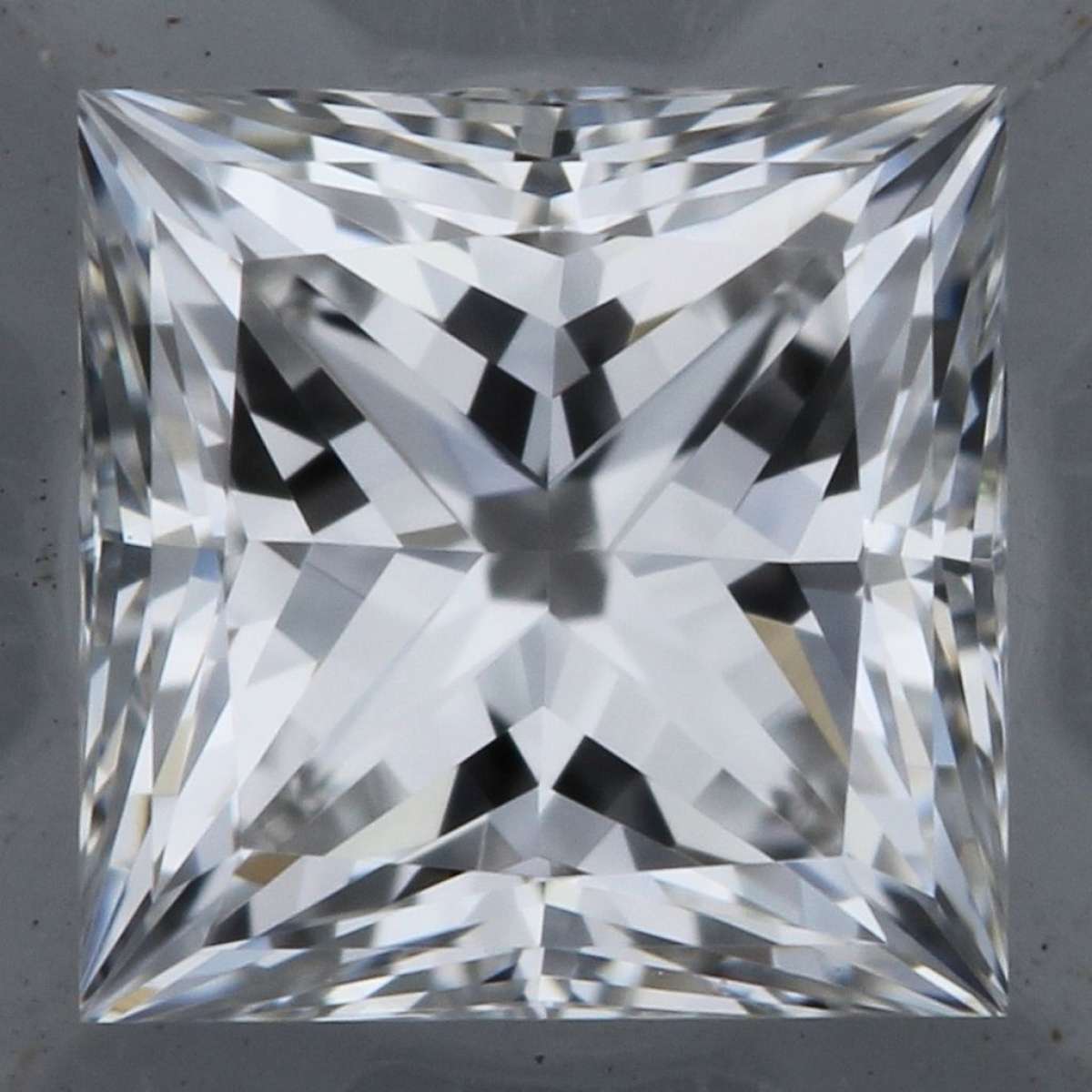 Certified Diamond GIA Carats 0.31 Color D Clarity VS1  -  EX  VG Fluorescence NON Brown No Green No Milky No EyeClean 100%