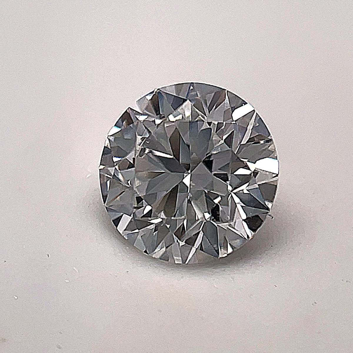 Certified Diamond GIA Carats 0.85 Color E Clarity VS2 EX EX EX Fluorescence NON Brown No Green No Milky No EyeClean 100% Certified Diamond GIA Carats 0.85 Color E Clarity VS2 EX EX EX Fluorescence NON Brown No Green No Milky No EyeClean 100%