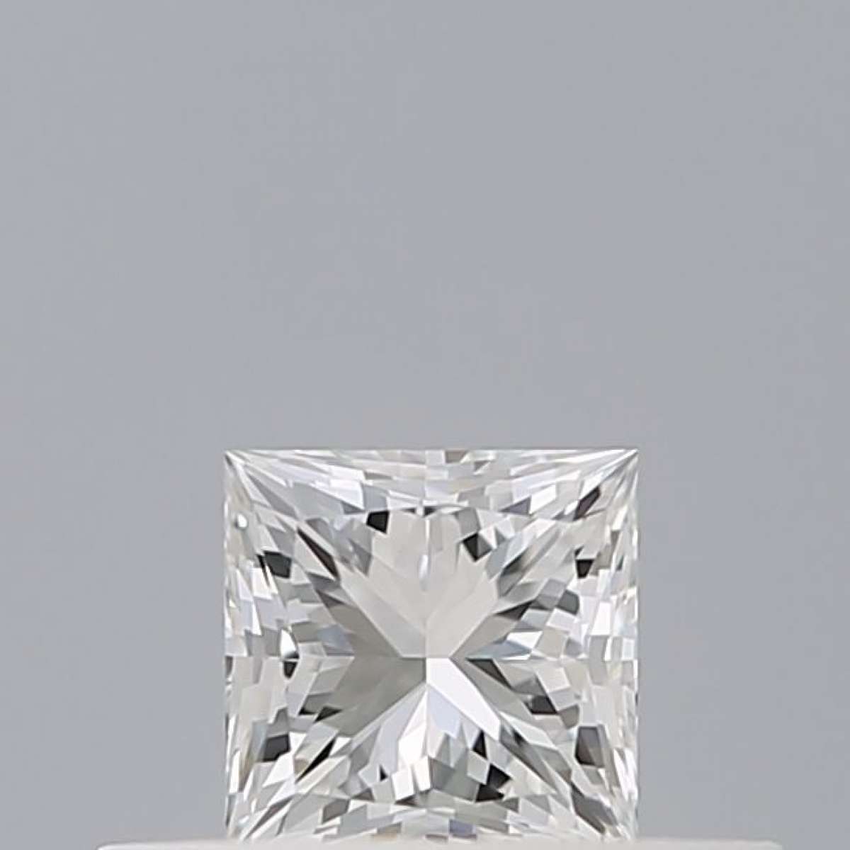 Certified Diamond GIA Carats 0.3 Color F Clarity IF  -  EX  VG Fluorescence NON Brown No Milky No EyeClean 100%