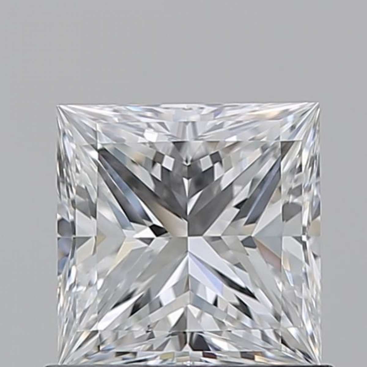 Diamante Certificato GIA Carati 0.9 Colore E Purezza VS1  -  EX  VG Fluorescenza NON Brown No Green No Milky No EyeClean 100%