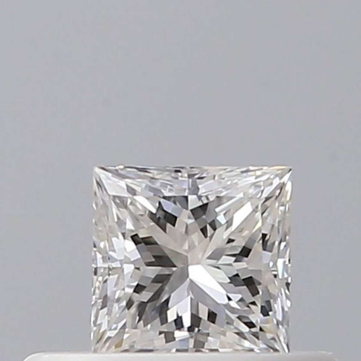 Certified Diamond GIA Carats 0.3 Color E Clarity VS1  -  VG  VG Fluorescence NON Brown No Green No Milky No EyeClean 100%