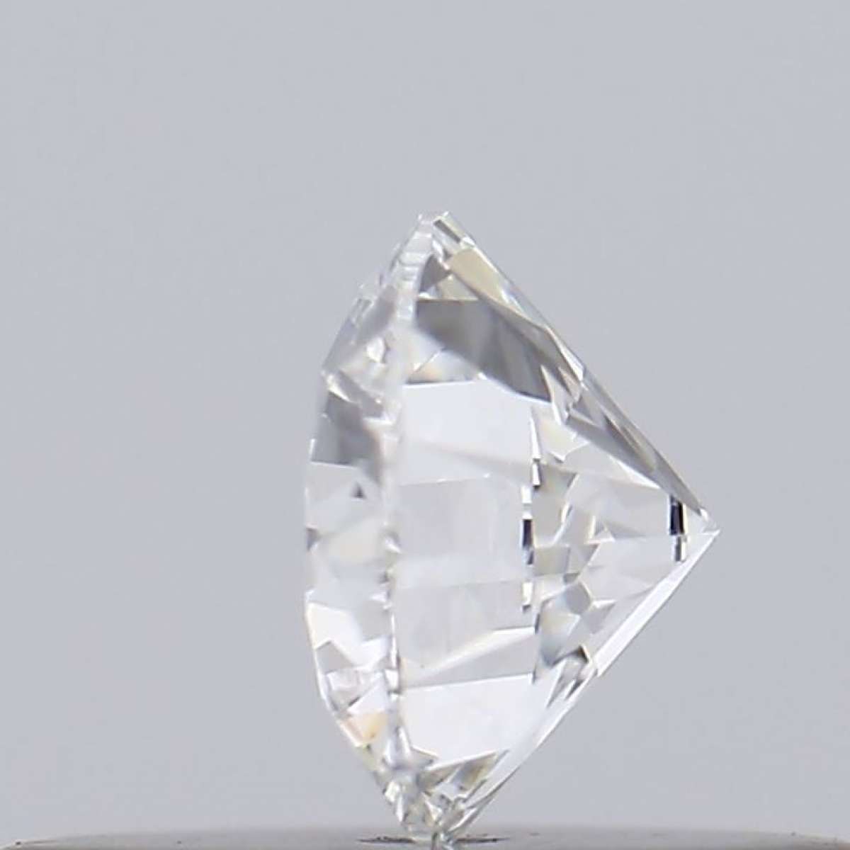 Diamante Certificato GIA Carati 0.24 Colore F Purezza VVS1 EX VG EX Fluorescenza NON Brown No Green No Milky No EyeClean 100% Diamante Certificato GIA Carati 0.24 Colore F Purezza VVS1 EX VG EX Fluorescenza NON Brown No Green No Milky No EyeClean 100%