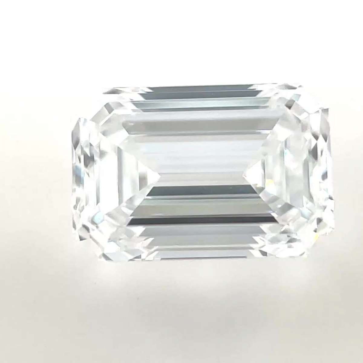 Certified Diamond GIA Carats 0.81 Color D Clarity VS2 - EX EX Fluorescence NON Brown No Green No Milky No EyeClean 100% Certified Diamond GIA Carats 0.81 Color D Clarity VS2 - EX EX Fluorescence NON Brown No Green No Milky No EyeClean 100%