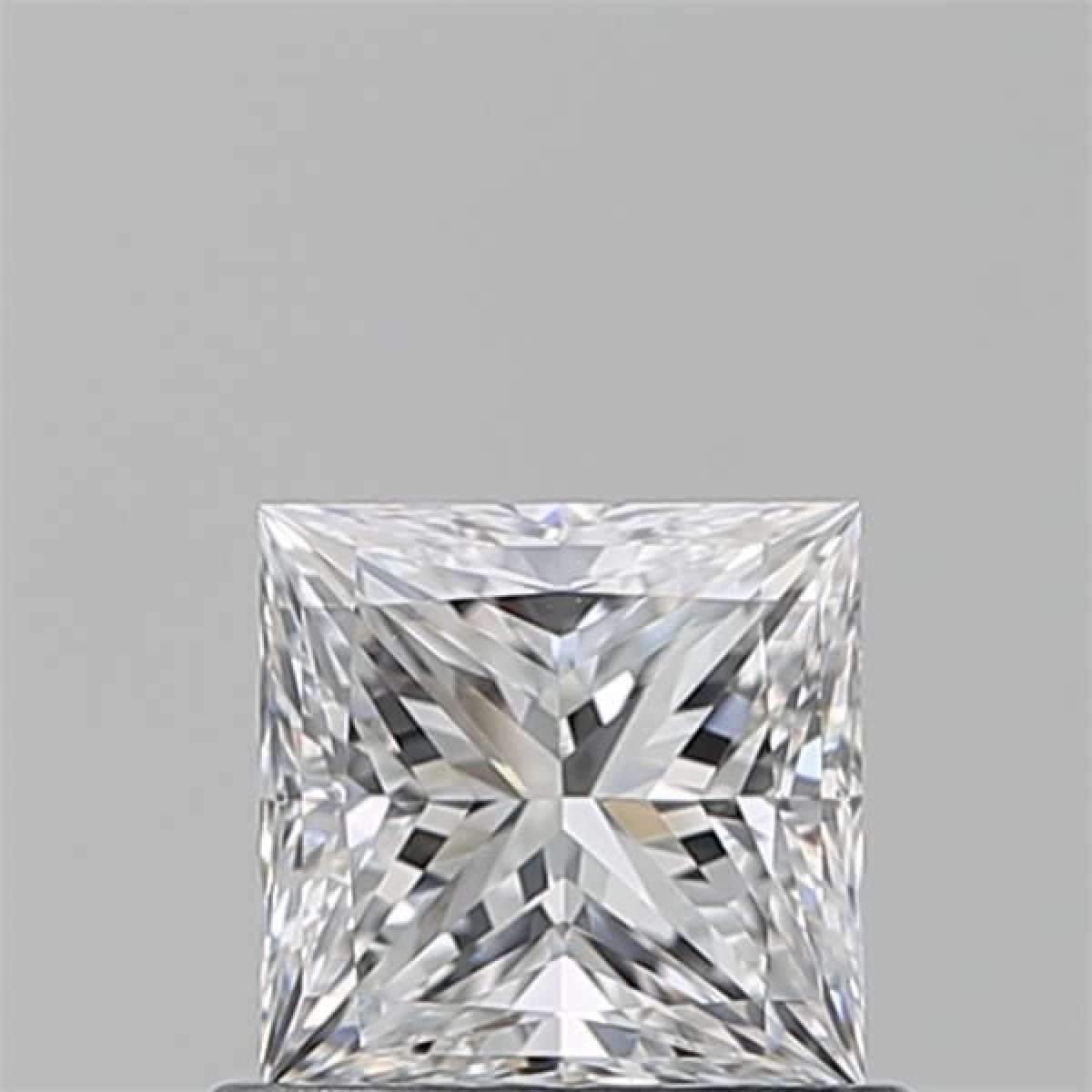 Diamante Certificato GIA Carati 0.7 Colore E Purezza VS1  -  VG  VG Fluorescenza NON Brown No Green No Milky No EyeClean 100%