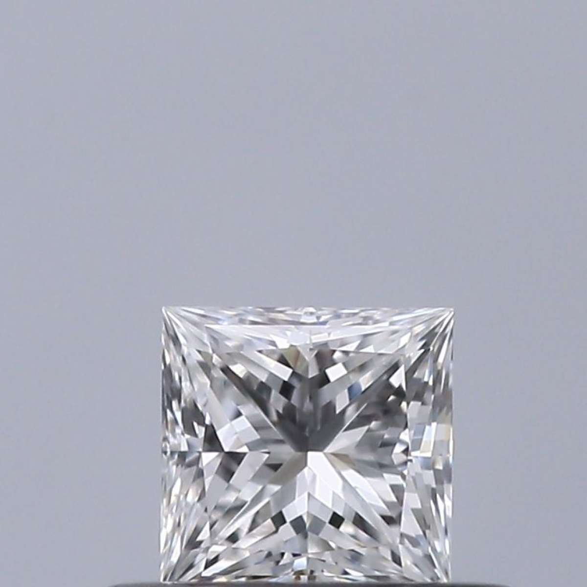 Diamante Certificato GIA Carati 0.31 Colore E Purezza VVS1 - EX VG Fluorescenza NON Brown No Green No Milky No EyeClean 100% Diamante Certificato GIA Carati 0.31 Colore E Purezza VVS1 - EX VG Fluorescenza NON Brown No Green No Milky No EyeClean 100%