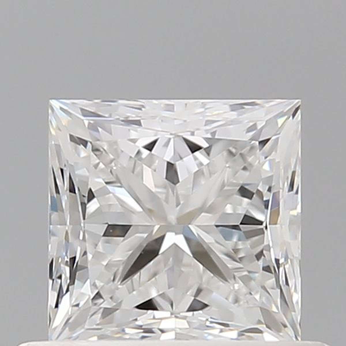 Diamante Certificato GIA Carati 0.7 Colore E Purezza VS1  -  EX  VG Fluorescenza NON Brown No Green No Milky No EyeClean 100%