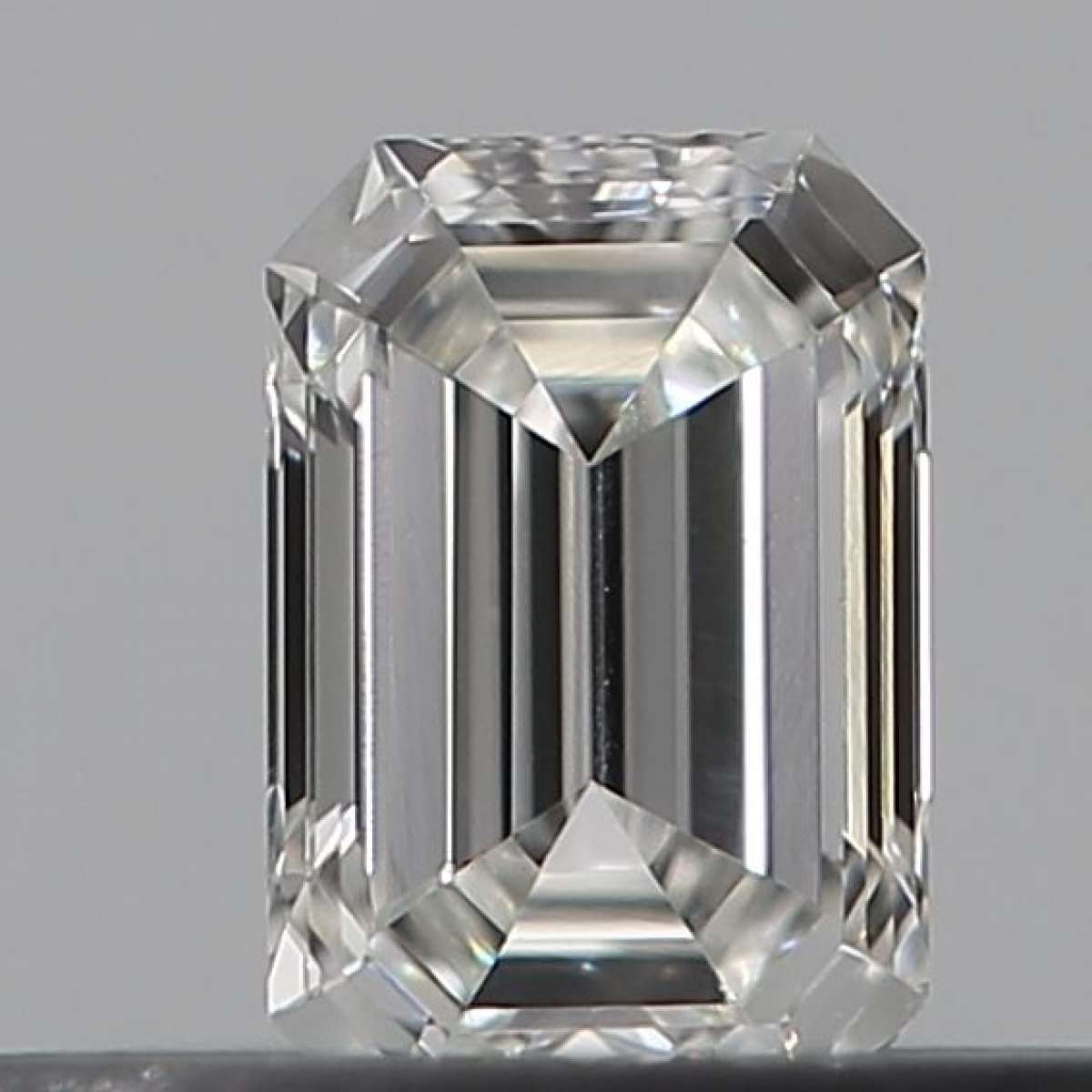 Certified Diamond IGI Carats 0.23 Color G Clarity VVS2  -  VG  VG Fluorescence NON Brown No Green No Milky No EyeClean 100%