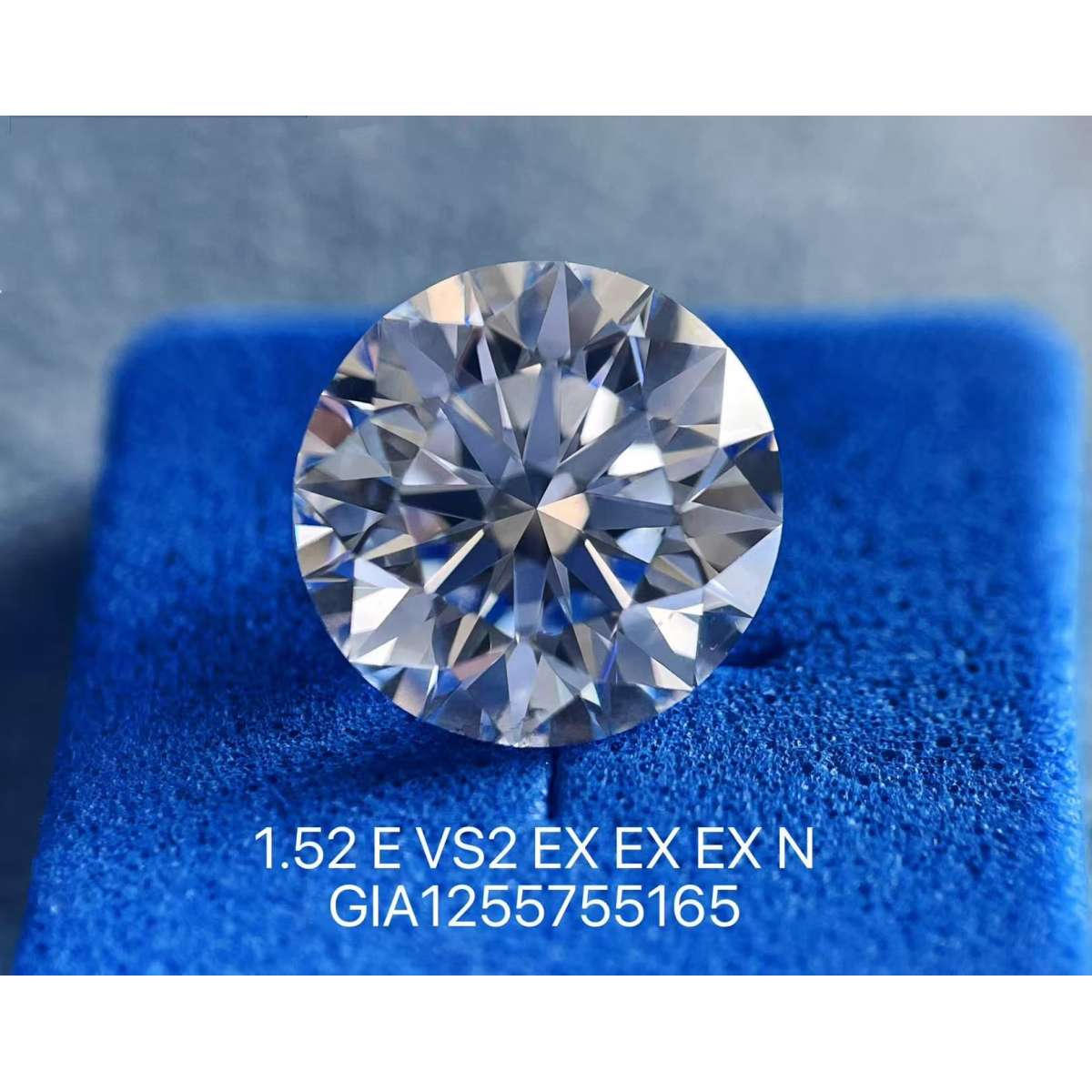 Diamante Certificato GIA Carati 1.52 Colore E Purezza VS2  EX  EX  EX Fluorescenza FNT Brown No Green No Milky No EyeClean 100%