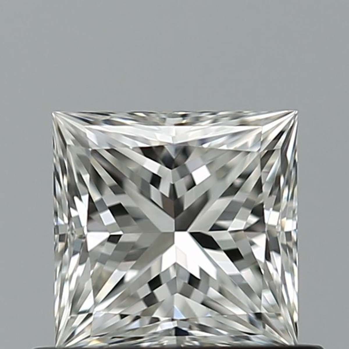 Diamante Certificato GIA Carati 0.71 Colore G Purezza IF  -  EX  VG Fluorescenza NON Brown No Milky No EyeClean 100%