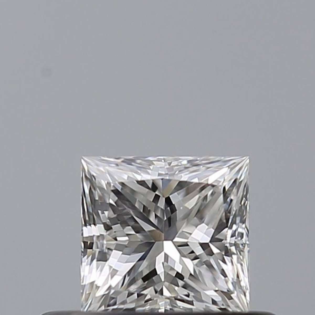 Certified Diamond GIA Carats 0.35 Color E Clarity VVS2  -  EX  VG Fluorescence NON Brown No Green No Milky No EyeClean 100%